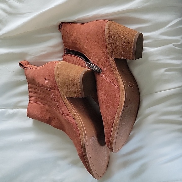 FRYE ALTON CHELSEA BOOTS IN ROSEWOOD - Picture 9 of 16